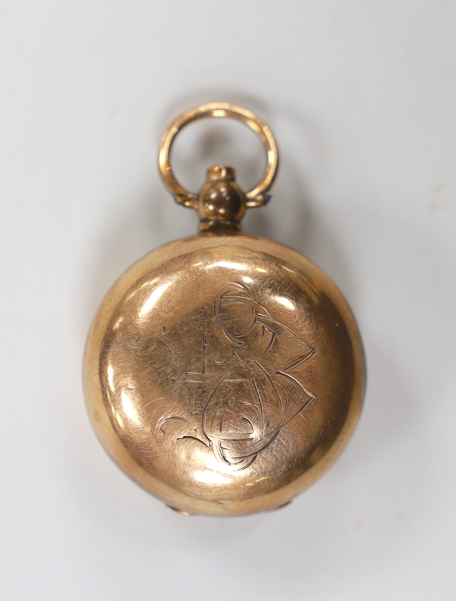 An Edwardian 9ct gold sovereign case, Birmingham, 1906, 30mm, with engraved monogram, gross weight 13.3 grams.